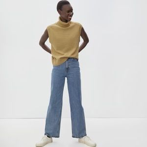 Everlane The Sleeveless Turtleneck Sweater Vest in Golden Oak Size: M